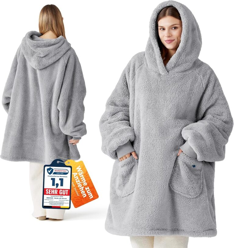 Coperta con maniche Bedsure grigia in sherpa con cappuccio e tasca frontale, indossata