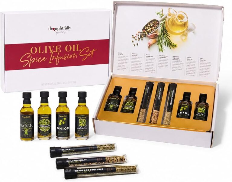 Set Thoughtfully Gourmet aperto con 4 bottigliette di olio aromatizzato e 3 provette di spezie