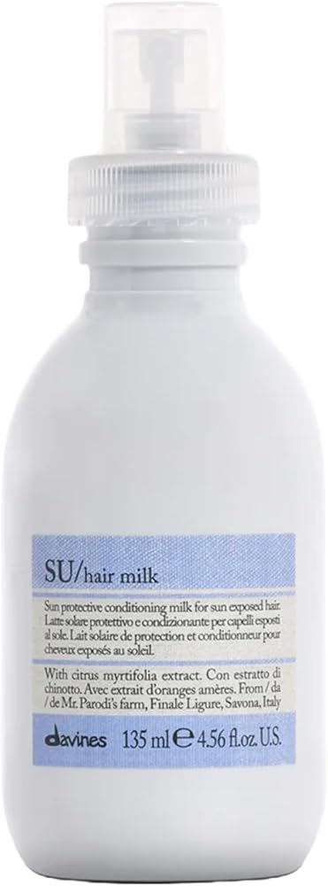 Flacone bianco Davines SU Hair Milk, latte protettivo solare per capelli da 135 ml